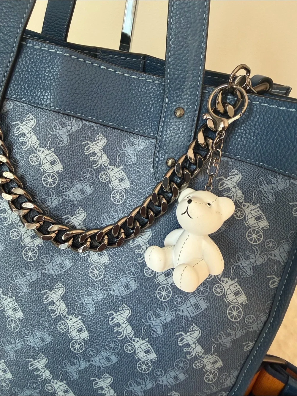 Coach Field 30 Tote bag With Horse And Carriage Print in blue with chain charm